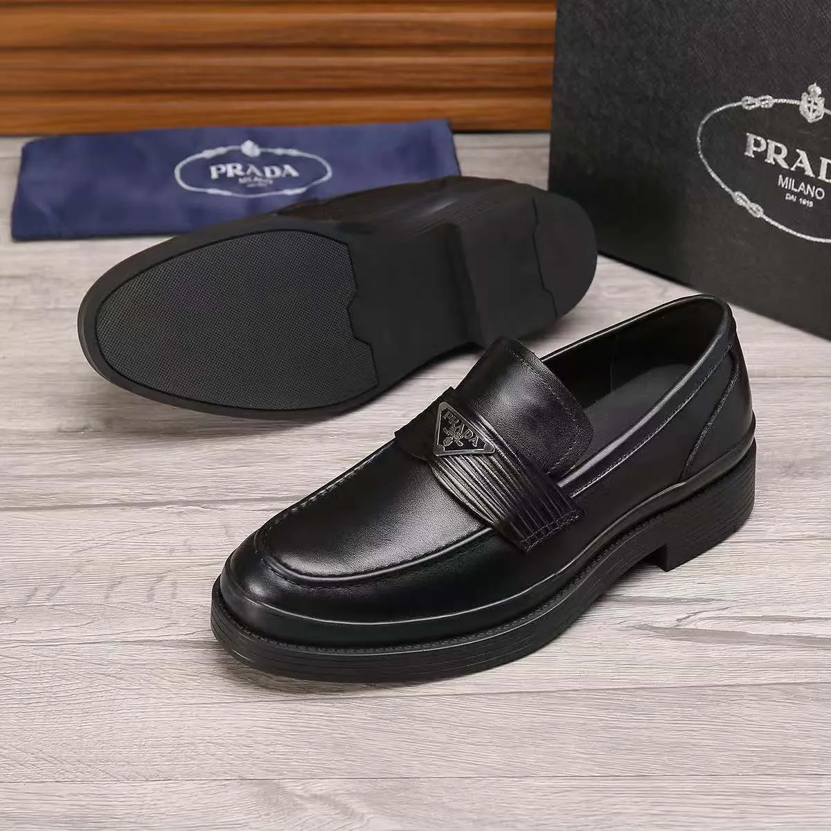 Men's shoes 💰540 💰💰🎩🎩【Prada】Counter 1:1⬆️original reproduction, absolute quality🆗Original outsole, high-quality imported rubber, wear-resistant and non-slip, never degummed, upper material: imported first-layer cowhide➕anti-slip foam outsole, official website material, lining material: water-dyed leather lining, 3 colors available! Code number 38-45